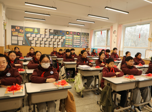 幼儿园以生活化游戏化课程为中心建立角色扮演