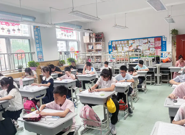 无缝衔接师生推窗见绿出门见景可谓建在公园里的学校