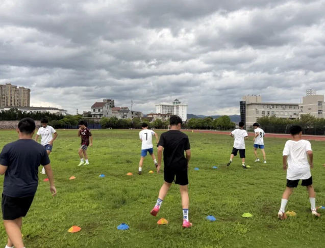 校园坚持以赛为媒以体育心把班超班BA作为校园体育提质的重要